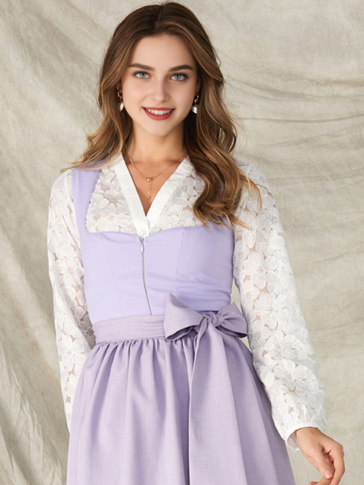 Oranges Dirndl mit modernem Styling