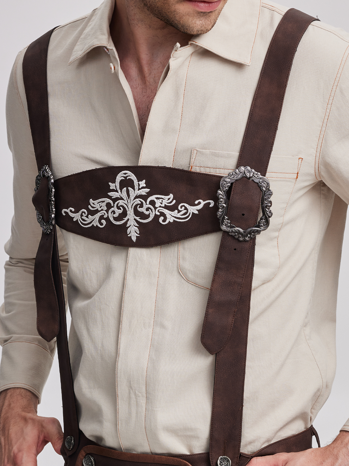 Dirndl-Stil mit Lederhose