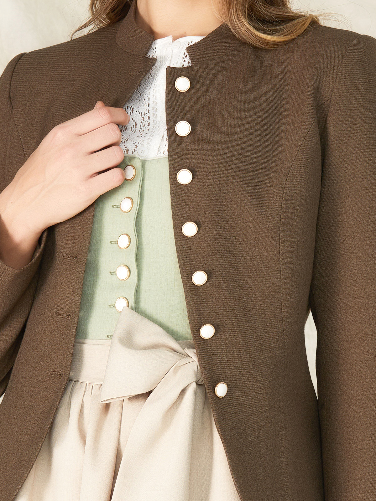 Ausschnitt Dirndl in Braun – zeitlos elegant