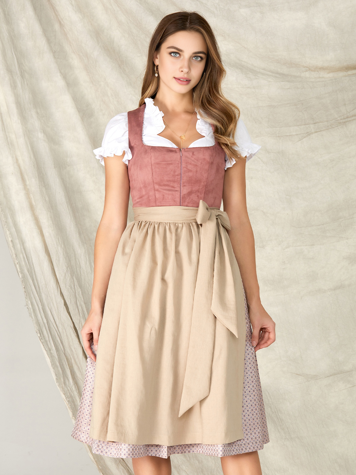 Modernes Dirndl in Rosa