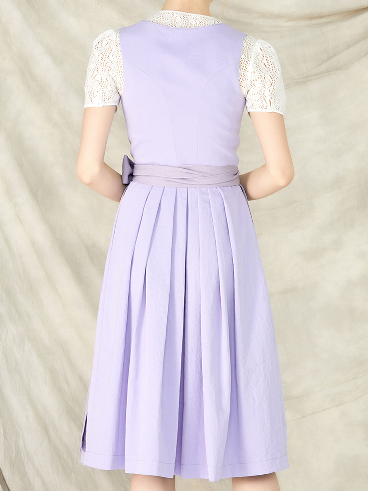 Dirndl in Lila mit rosa Trachtenbluse