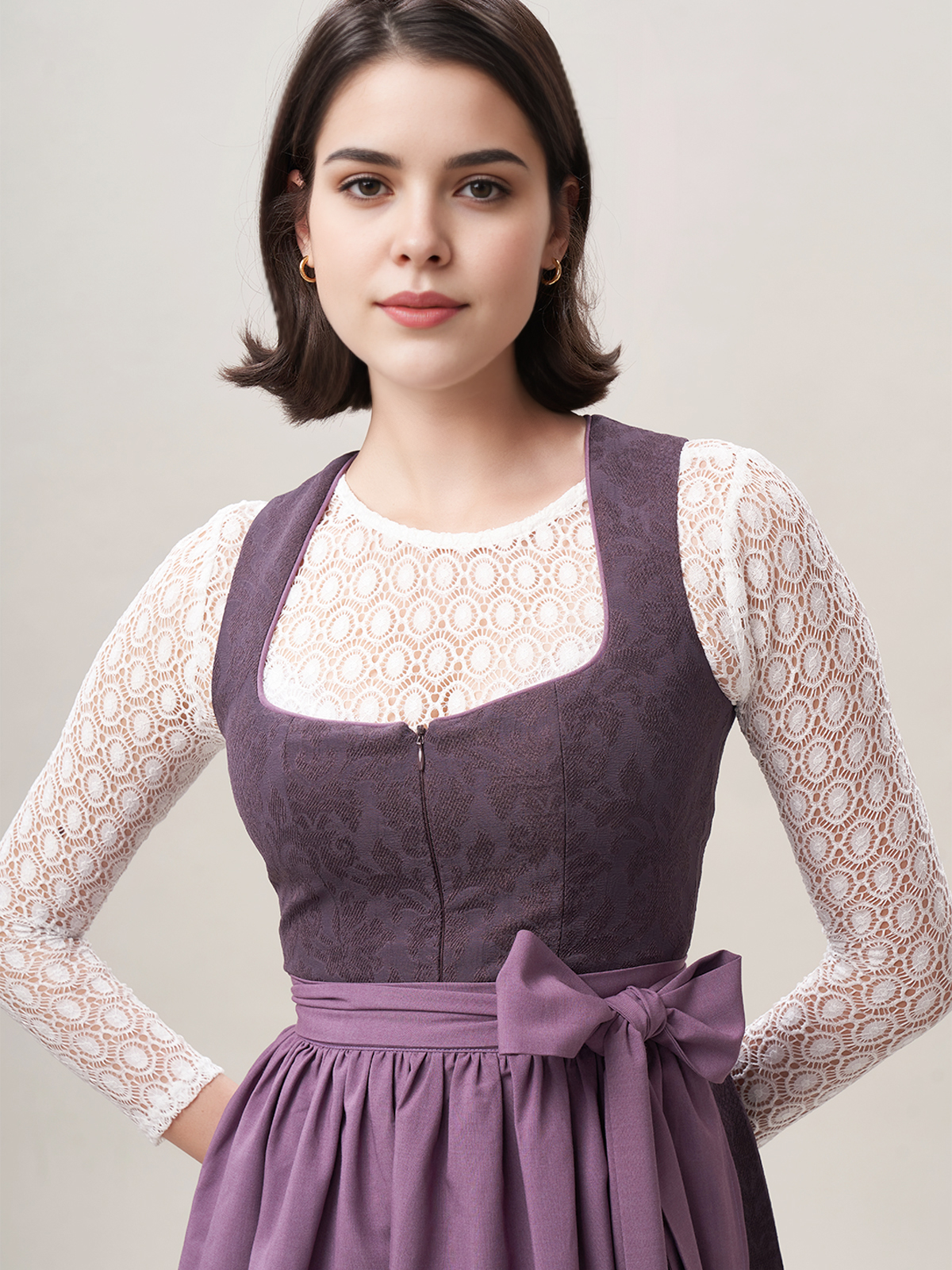 Dirndl mit geradem Ausschnitt in Lila – Eleganz pur