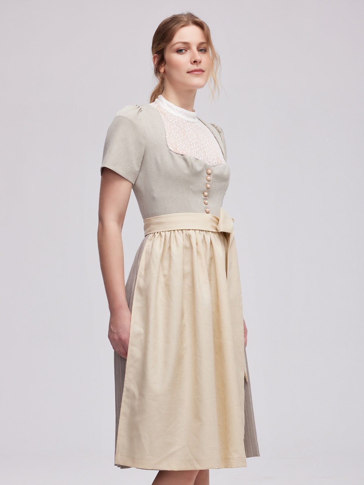 Modernes Dirndl in Grau