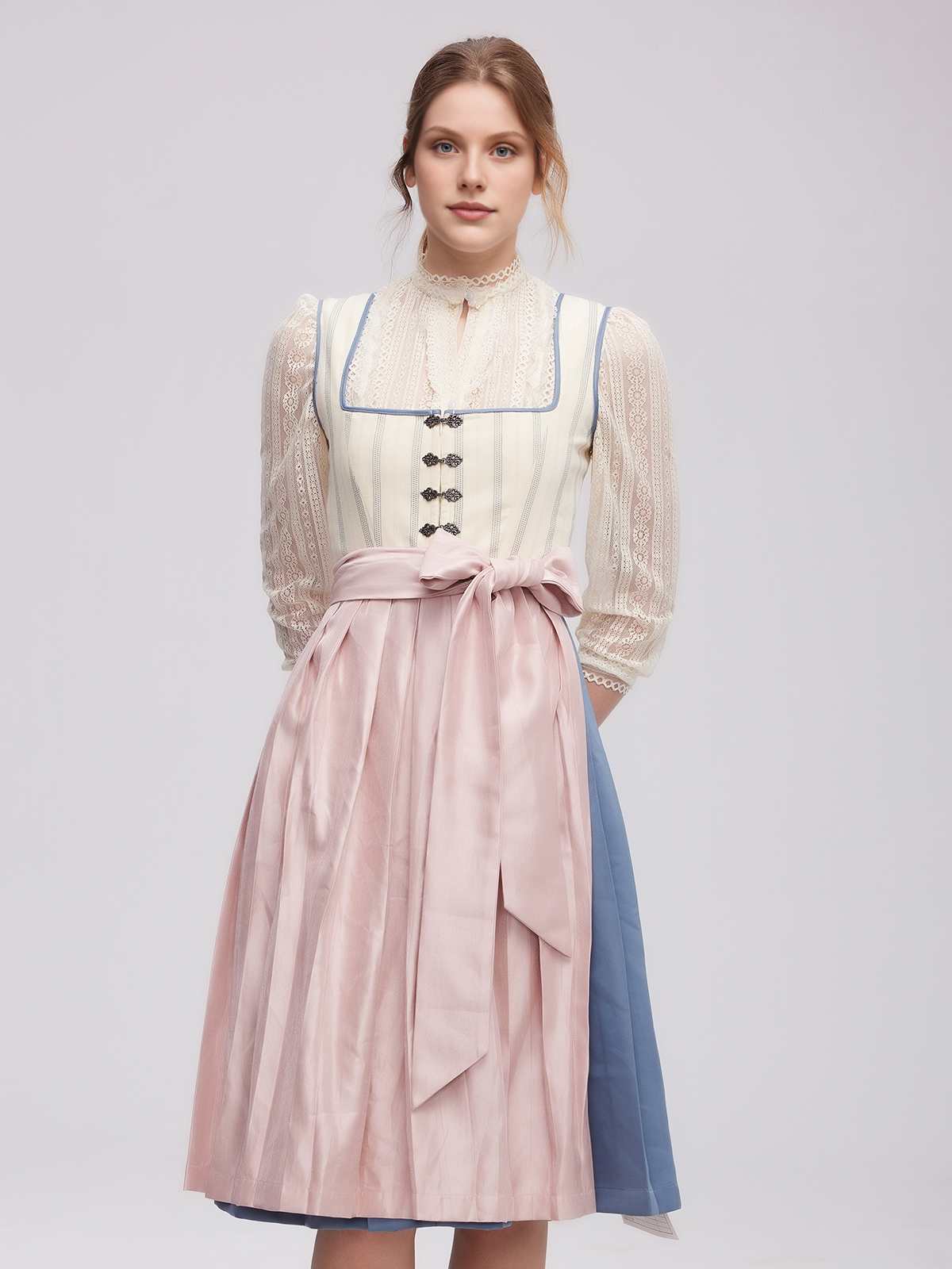 Modernes Dirndl in Beige – perfekt für den urbanen Look
