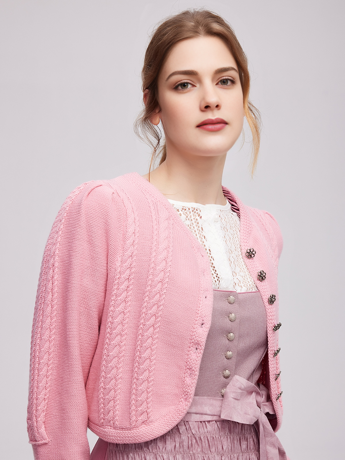 Dirndl in Rosa mit Strickmuster