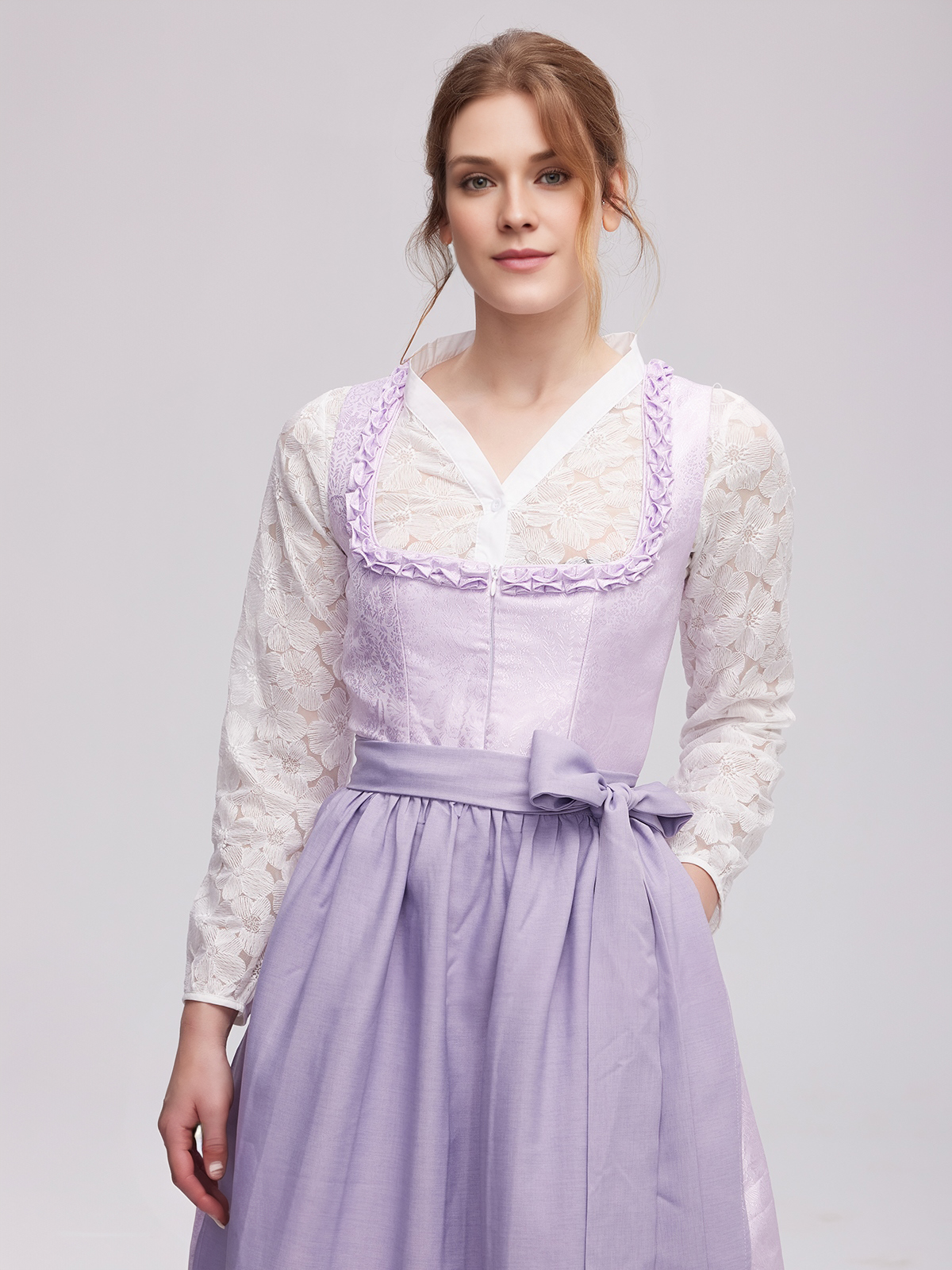 Dirndl in Lila – eleganter Look für festliche Anlässe