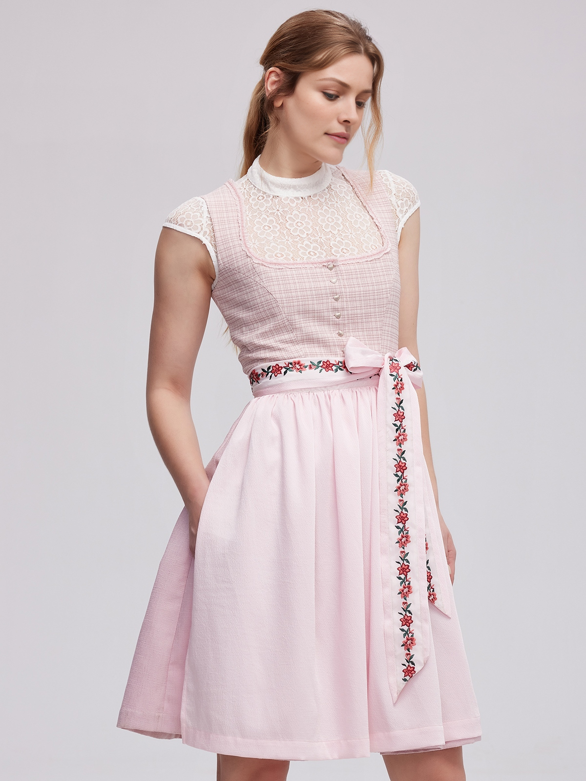 Moderne rosa Dirndlbluse mit Langarm