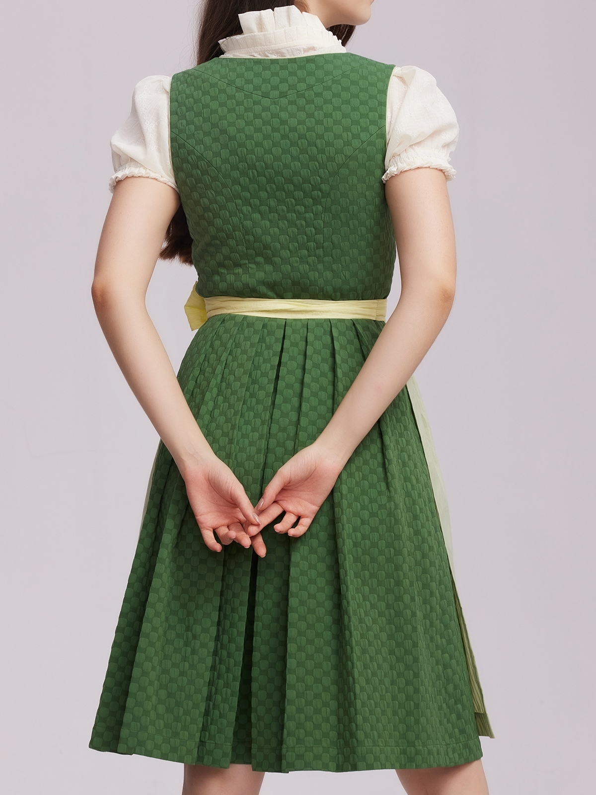 Modernes Dirndl in Grün