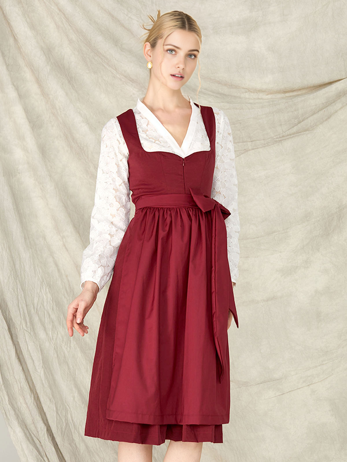 Ein elegantes rotes Dirndl von Ehreer