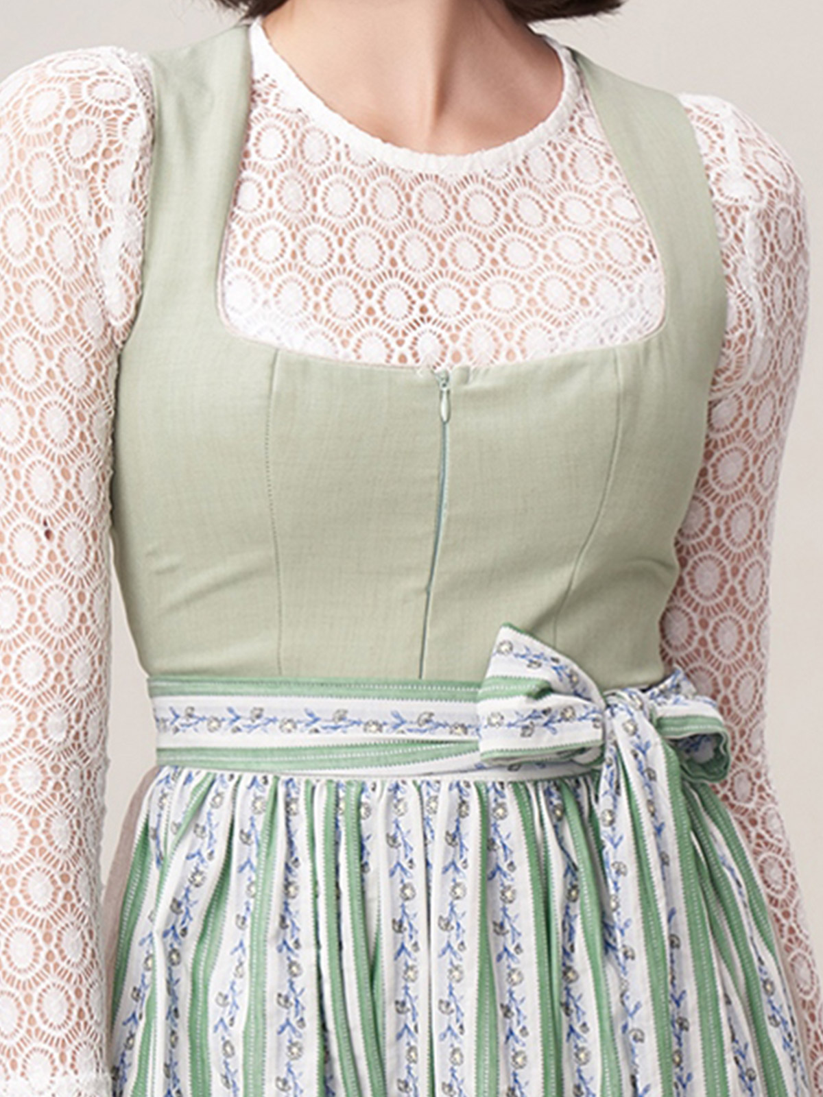 Elegantes Dirndl in Grün