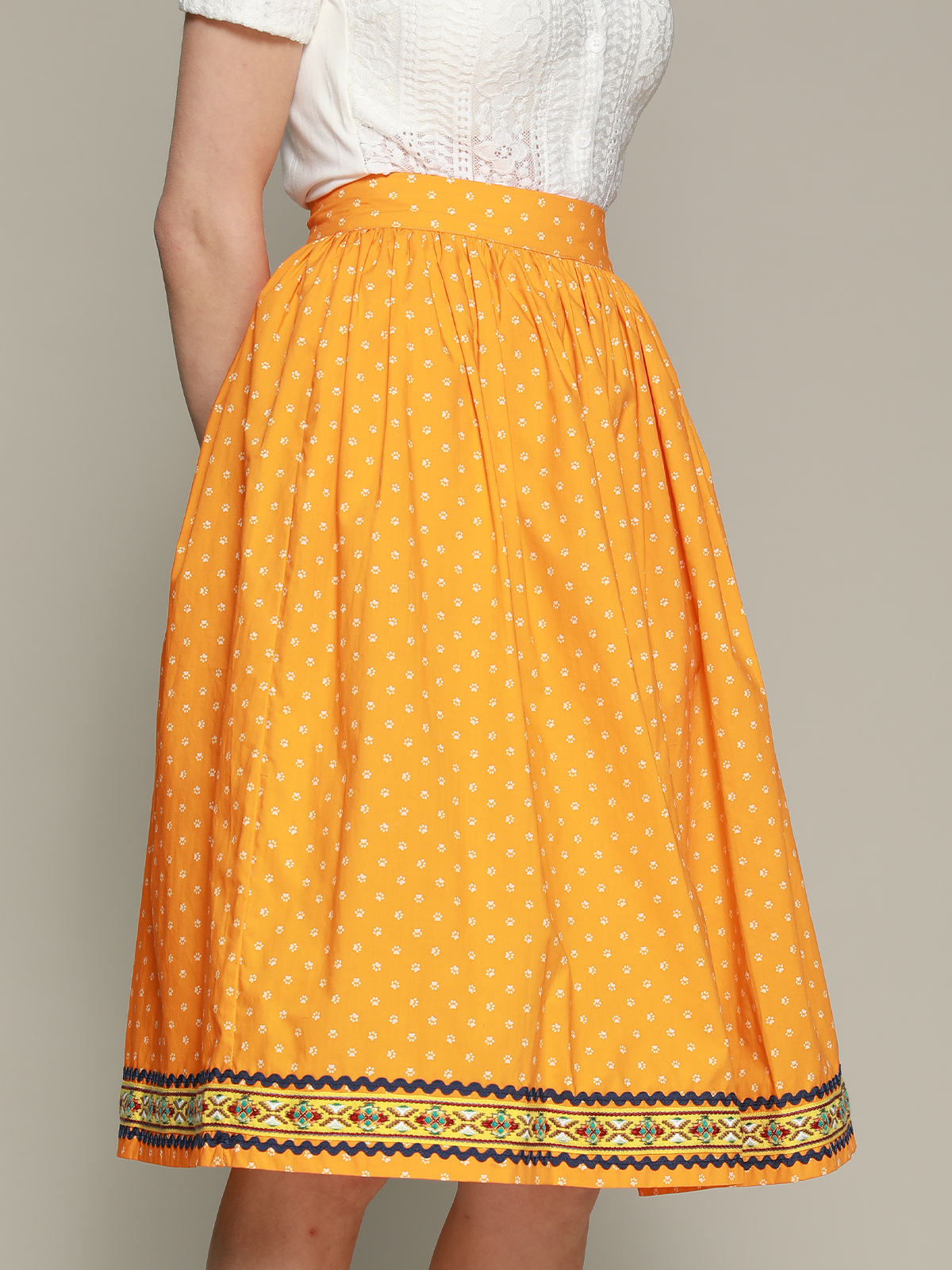 Bavaria Western Dirndl mit gelben Akzenten