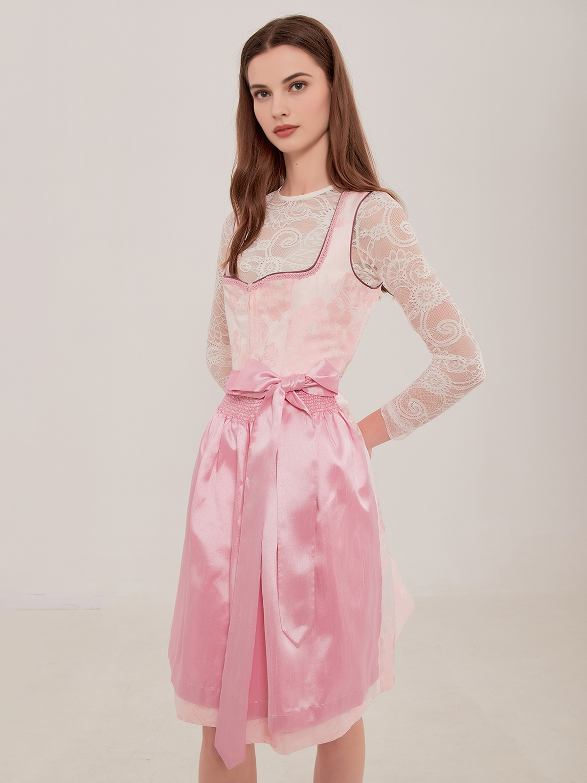 Dirndl in Blau – elegante Trachtenmode