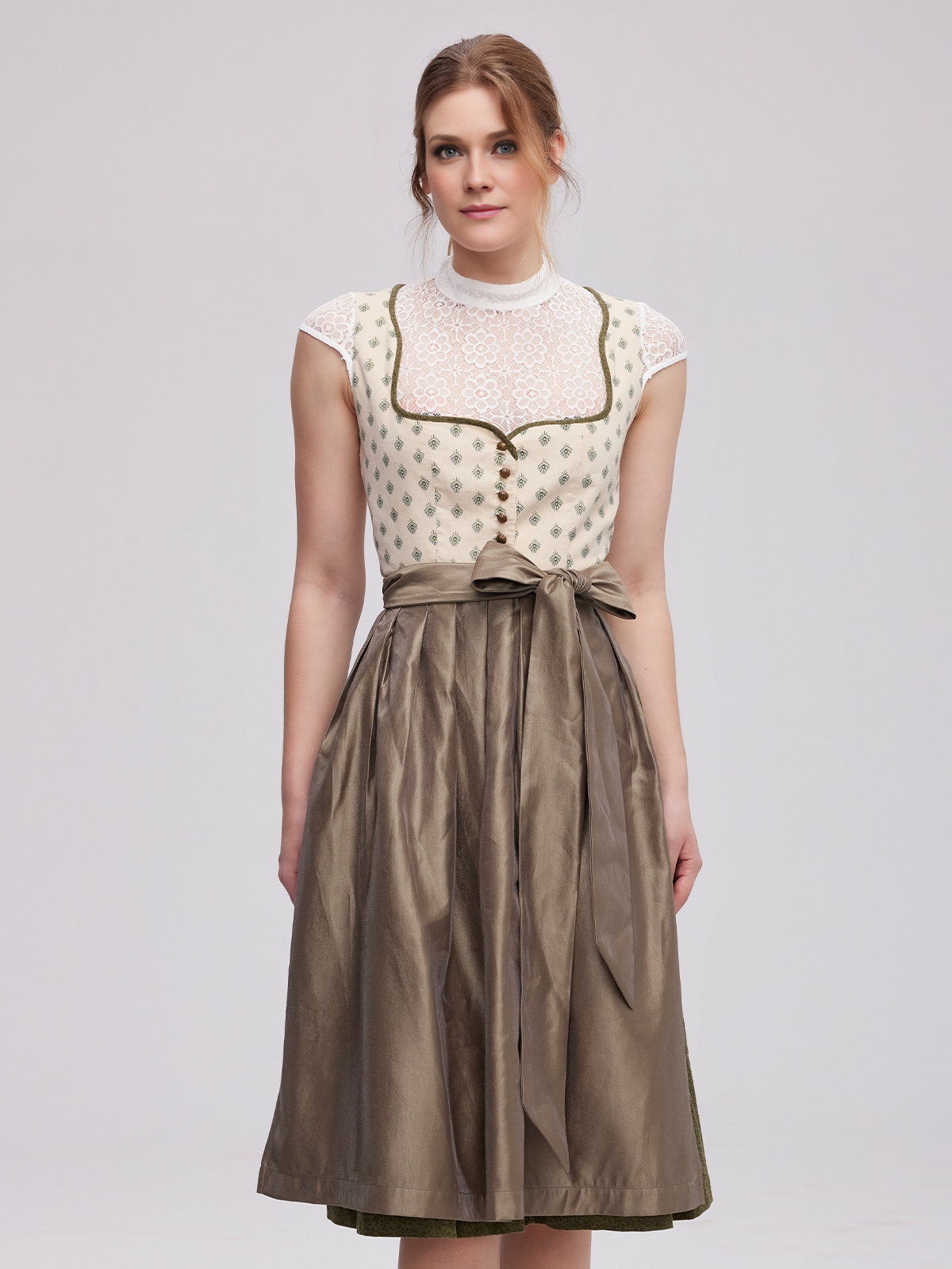 Dirndlbluse Braun in eleganter Ausführung