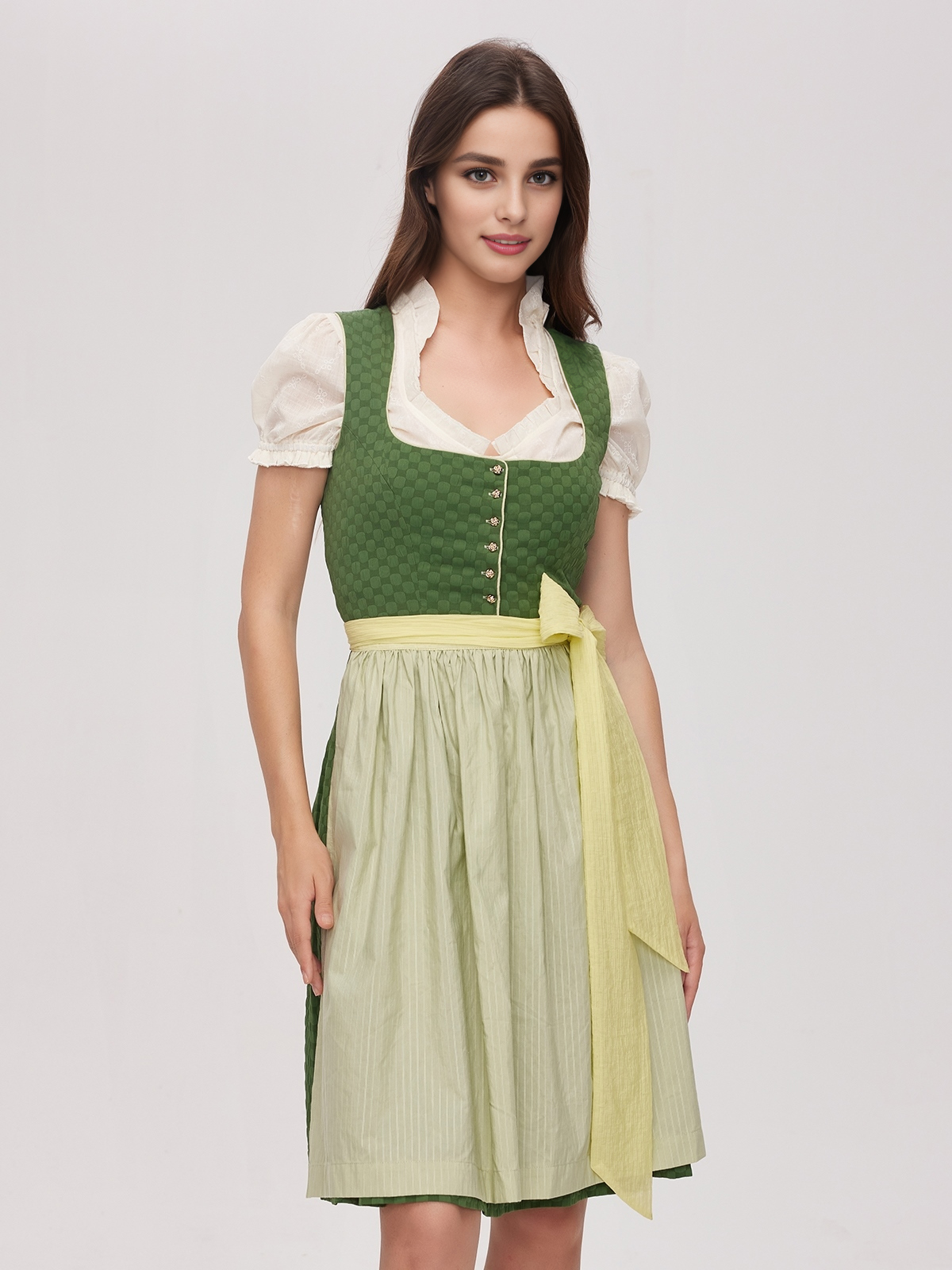 Dirndl in Grün – perfekte Passform für jede Figur
