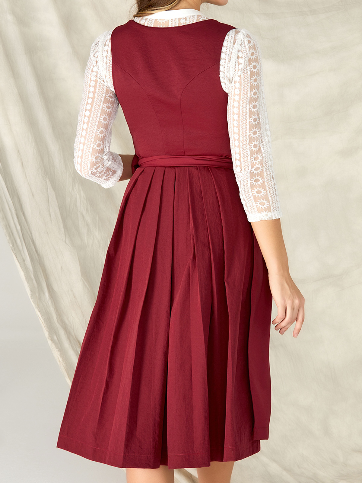 Dirndl Flieder in eleganter Ausführung