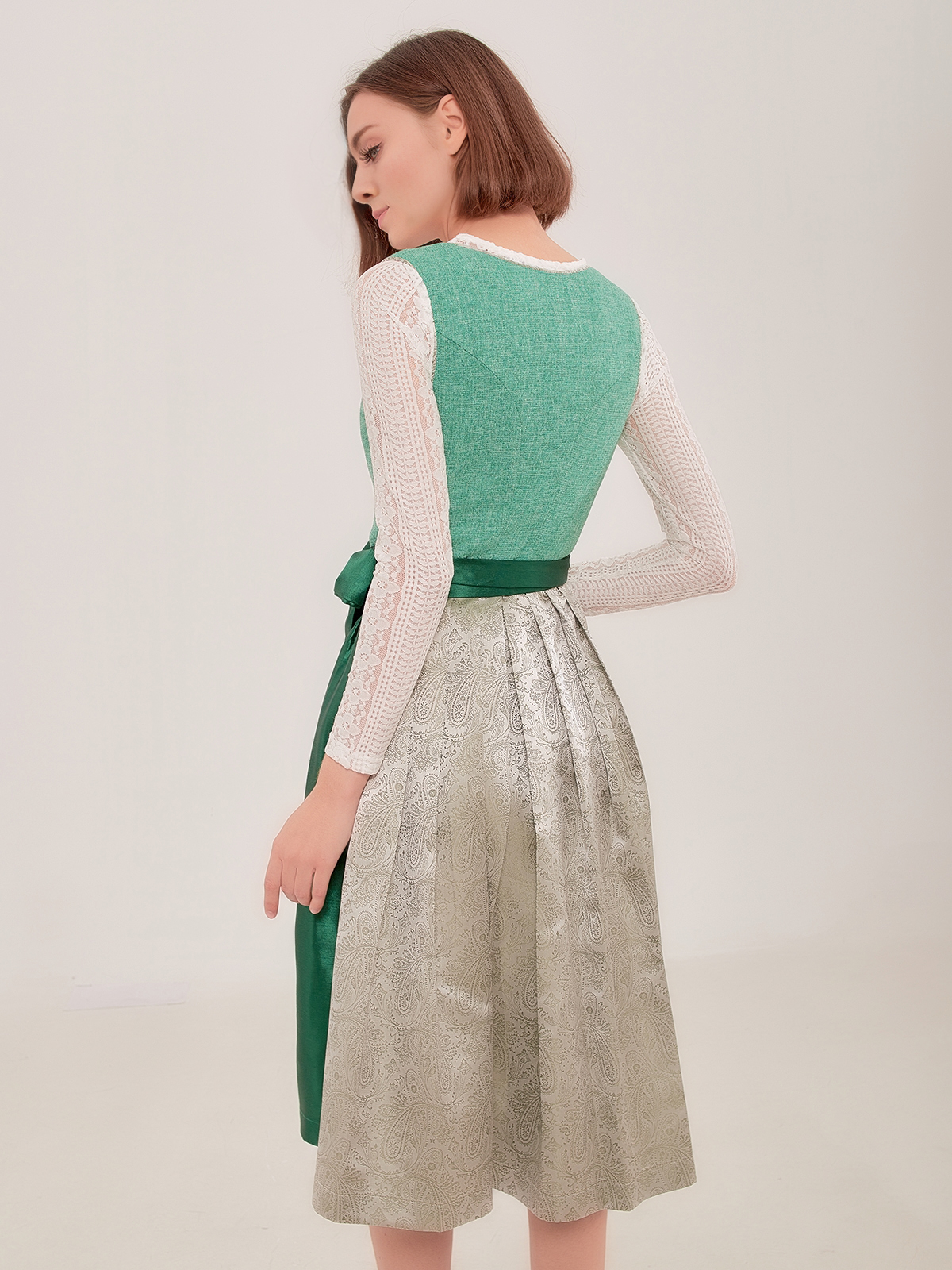 Dirndl in Blau – Elegant und traditionell