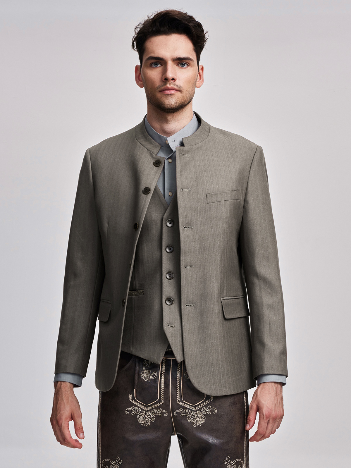 Trachtenjacke Damen Braun in eleganter Ausführung