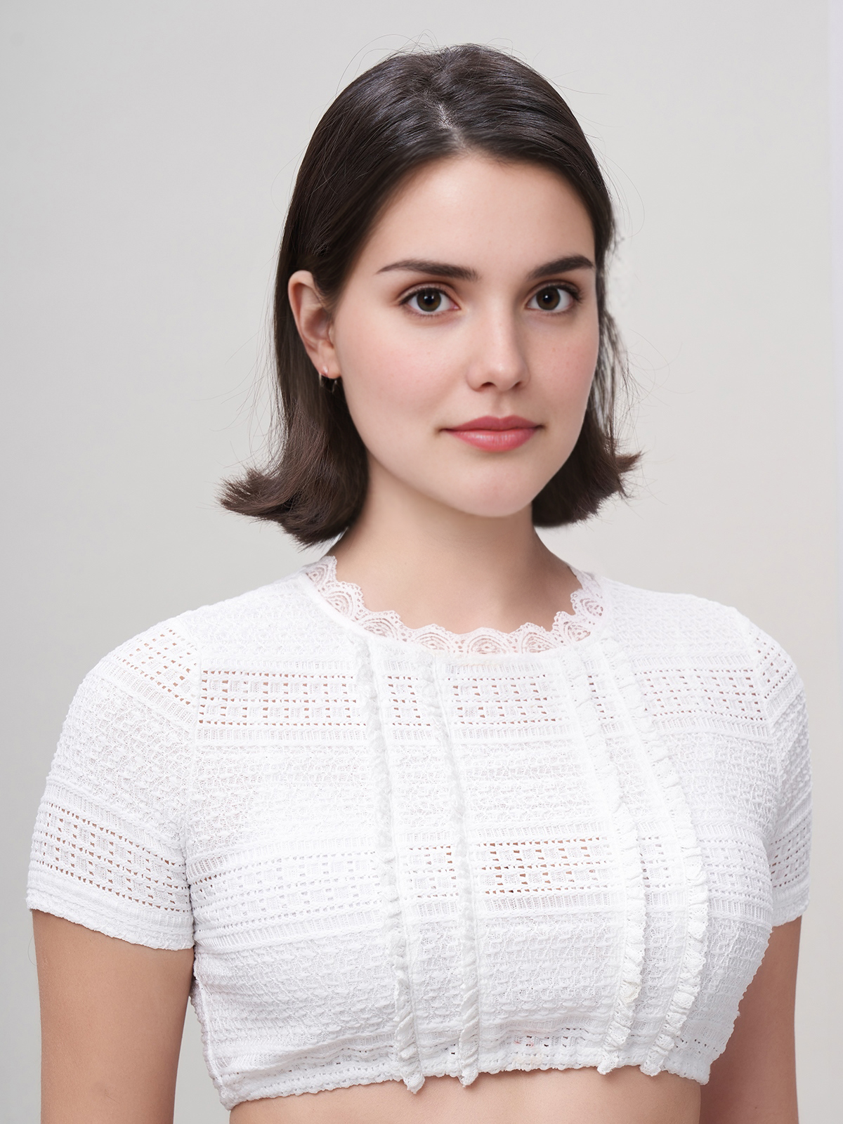 Grünes Dirndl mit weißer Bluse