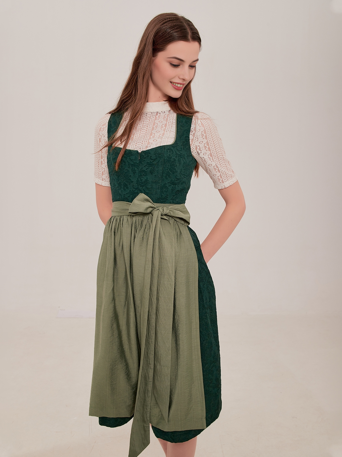 Dirndl in Grün mit modernem Schnitt