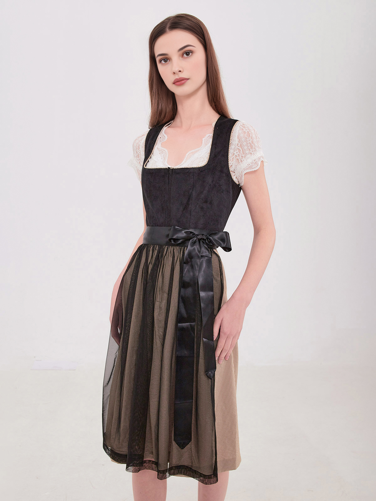 Dirndl in Schwarz – stilvoll und vielseitig